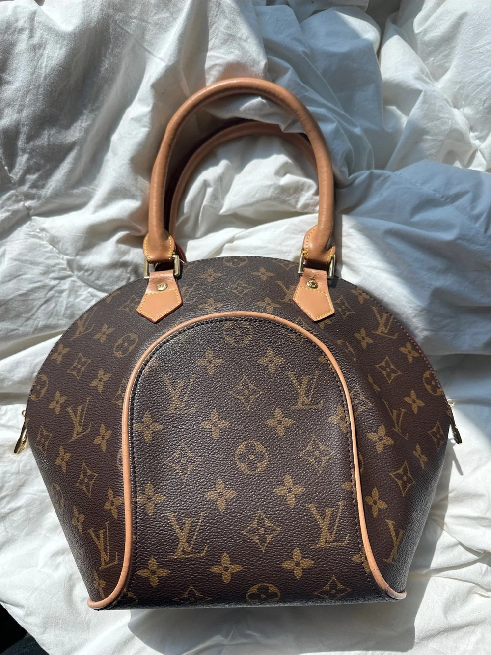Louis buitton Ellipse PM purse (clam style)